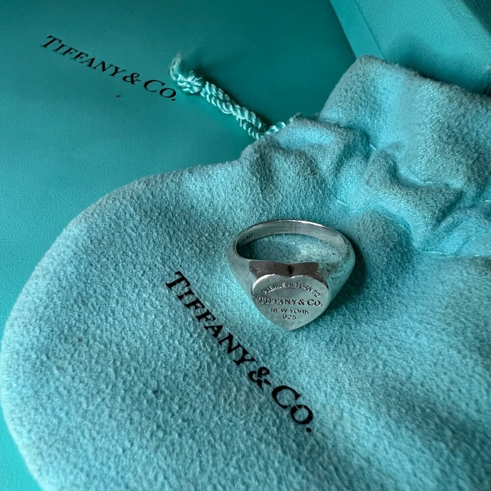 Tiffany and Co, Return to Tiffany Heart Signet Ring (Size 7, Sterling Silver)